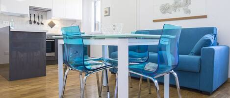 Apartment, 1 Schlafzimmer | Wohnbereich | Fernseher