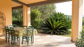 Vila, 3 quartos | Terraço/pátio