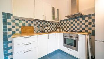 Villa, 3 Bedrooms | Private kitchen | Full-size fridge, oven, stovetop, dishwasher