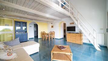 Villa, 3 Schlafzimmer | Wohnbereich | Flachbildfernseher