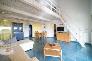 Villa, 3 Schlafzimmer | Wohnbereich | Flachbildfernseher