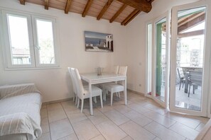 Apartment, 2 Schlafzimmer | Wohnbereich