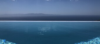 하우스 G, 카르디아니 티노스