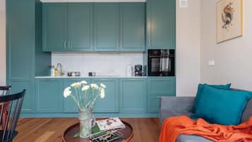 Căn hộ, 2 phòng ngủ | Phòng khách | TV màn hình phẳng