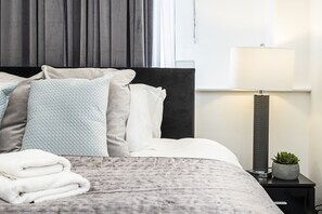 Apartment (First Floor) | 3 bedrooms, individually decorated, individually furnished - Oxford Drive Apartments (London)