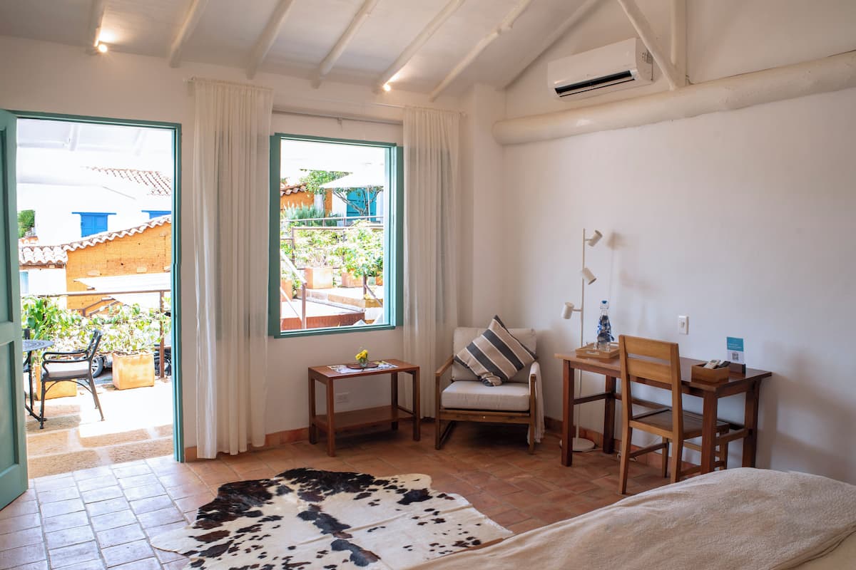 Junior Double or Twin Room, 1 King Bed, City View