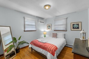 3 عدّة غرف نوم ومكواة/لوح كي وواي فاي مجانًا وملاءات أسرّة