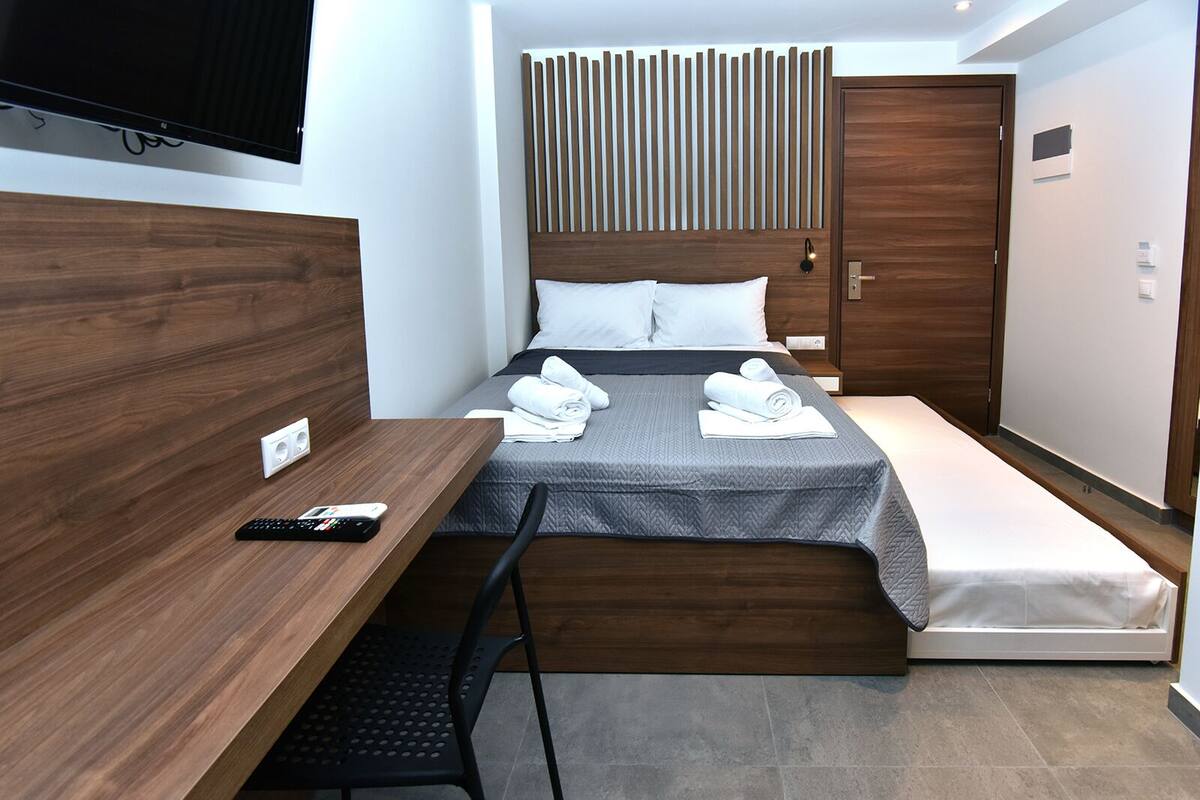 Deluxe Double Room, Partial Sea View | Minibar, in-room safe, soundproofing, cribs (surcharge)