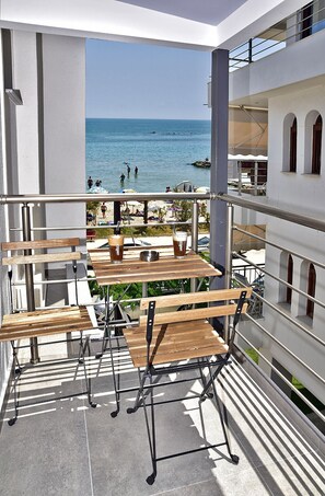 Deluxe Double Room, Partial Sea View | Terrace/patio - Eutopia (Katerini)