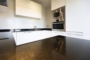 Réfrigérateur, micro-ondes, four, lave-vaisselle