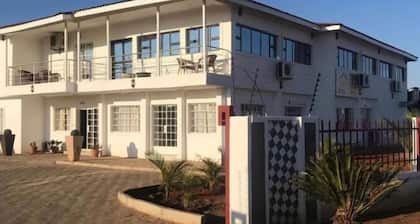 HĂŽtel 23 Botswanna # 2 4bdrm