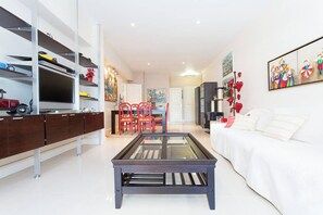 Interior - Martinez hotel area: 2 beds/2 baths (Cannes)