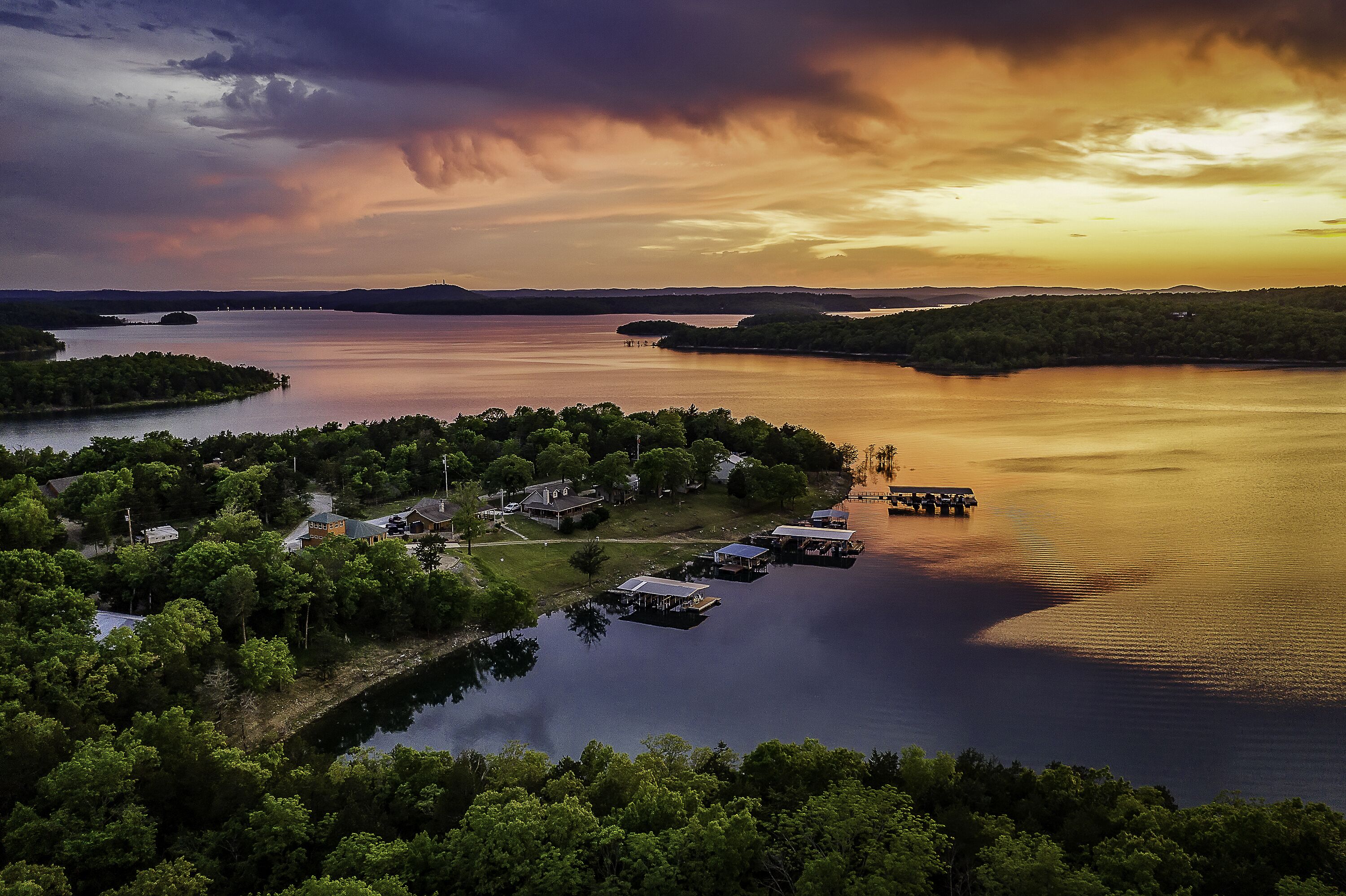 Sunset Bay on Bull Shoals Lake- Howard Creek area!