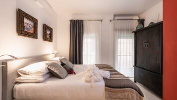 Luxury Apartment, 2 Bedrooms | 2 bedrooms, Frette Italian sheets, premium bedding, down comforters