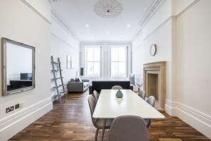 Appartamento, al piano terra | Pasti in camera