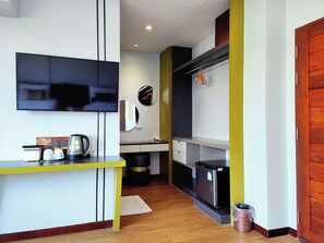 高級雙人房 | 獨特設計、書桌、手提電腦工作空間、遮光窗簾/窗簾