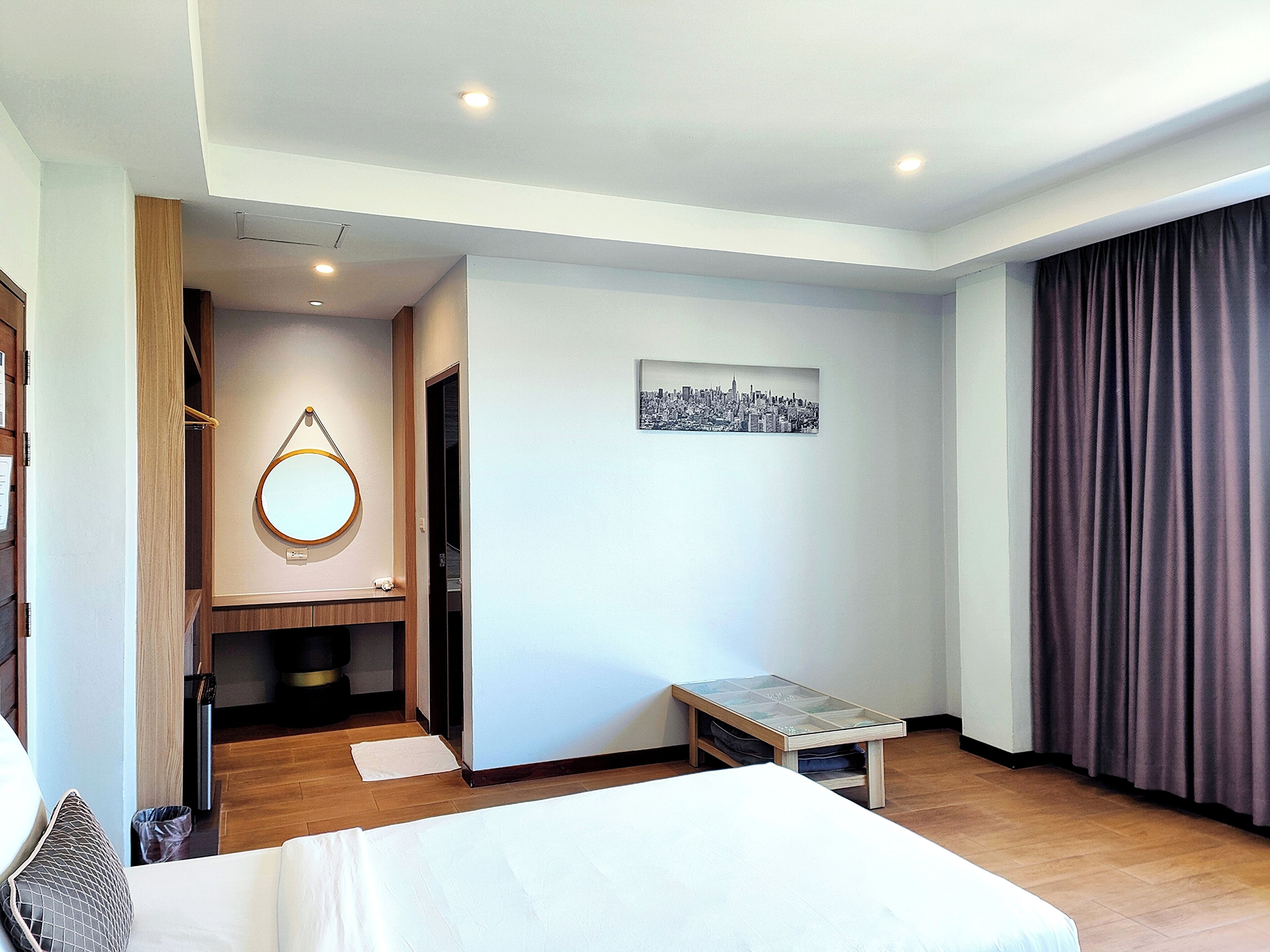 Quarto triplo luxo | Individualmente decorados, escrivaninha