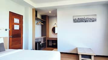 Deluxe Triple Room | Individually decorated, desk, laptop workspace, blackout drapes