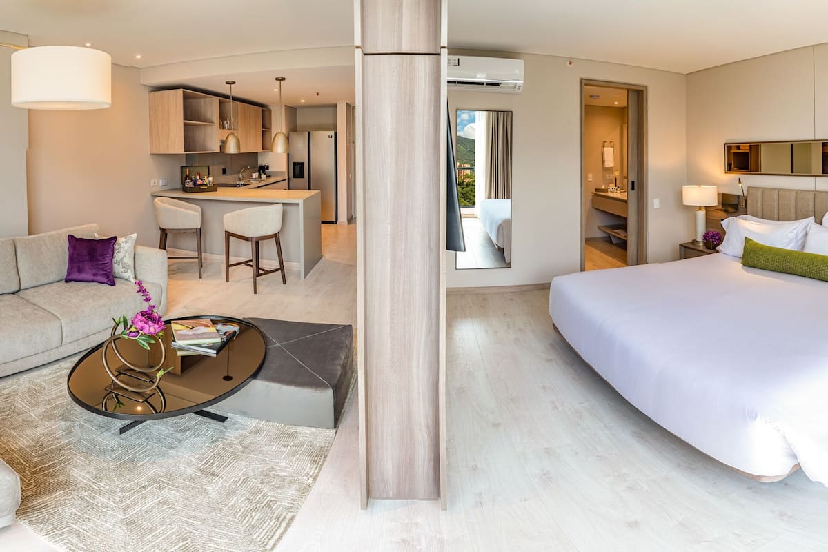 Chambre Deluxe, 1 trĂšs grand lit, vue ville (Diamond King)