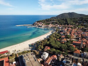 Una spiaggia nelle vicinanze