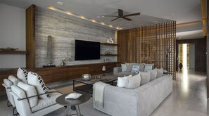 32-inch flat-screen TV with satellite channels, TV - Luxury Holiday Penthouse With Majestic Ocean Views, Cabo San Lucas Penthouse 1024 (San José del Cabo)