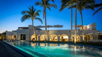 An infinity pool