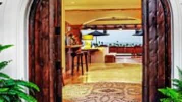 Pintu masuk properti