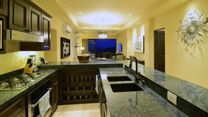 Oven, stovetop, dishwasher - Beautiful Holiday Condo in a Prime Location in Cabo San Lucas 1025 (Cabo San Lucas)