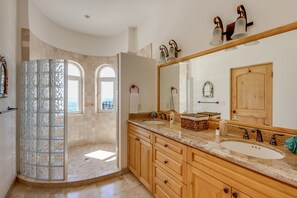 Villa (1 Bedroom) | Badezimmer