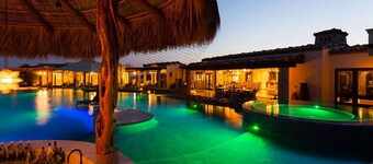 Beautiful Holiday Villa in a Prime Location in Cabo San Lucas 1007