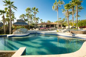 Outdoor pool - Imagine Renting a Luxury Beachfront Holiday Villa, Cabo San Lucas Villa 1015 (Cabo San Lucas)