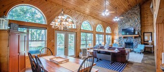 *Waterfront* charming cabin w/ private boat dock