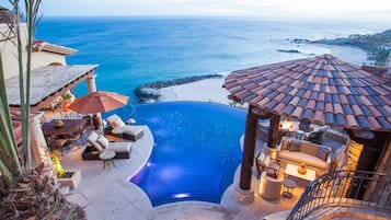 Piscine à débordement