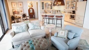 Vila (1 Bedroom) | Sala de estar | TV