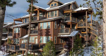 Mountain View Condo w/ Deck + Fireplace