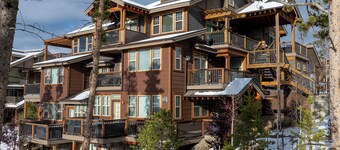 Mountain View Condo w/ Deck + Fireplace
