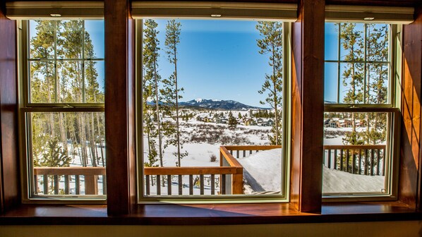 Interior - Mountain View Condo w/ Deck + Fireplace (Fraser)