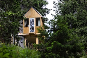 Romantic Tree House | Garden view - Chalet Alpinka (Cerklje na Gorenjskem)