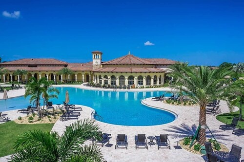 Spacious Beach Inspired Villa in Grand Paradiso!