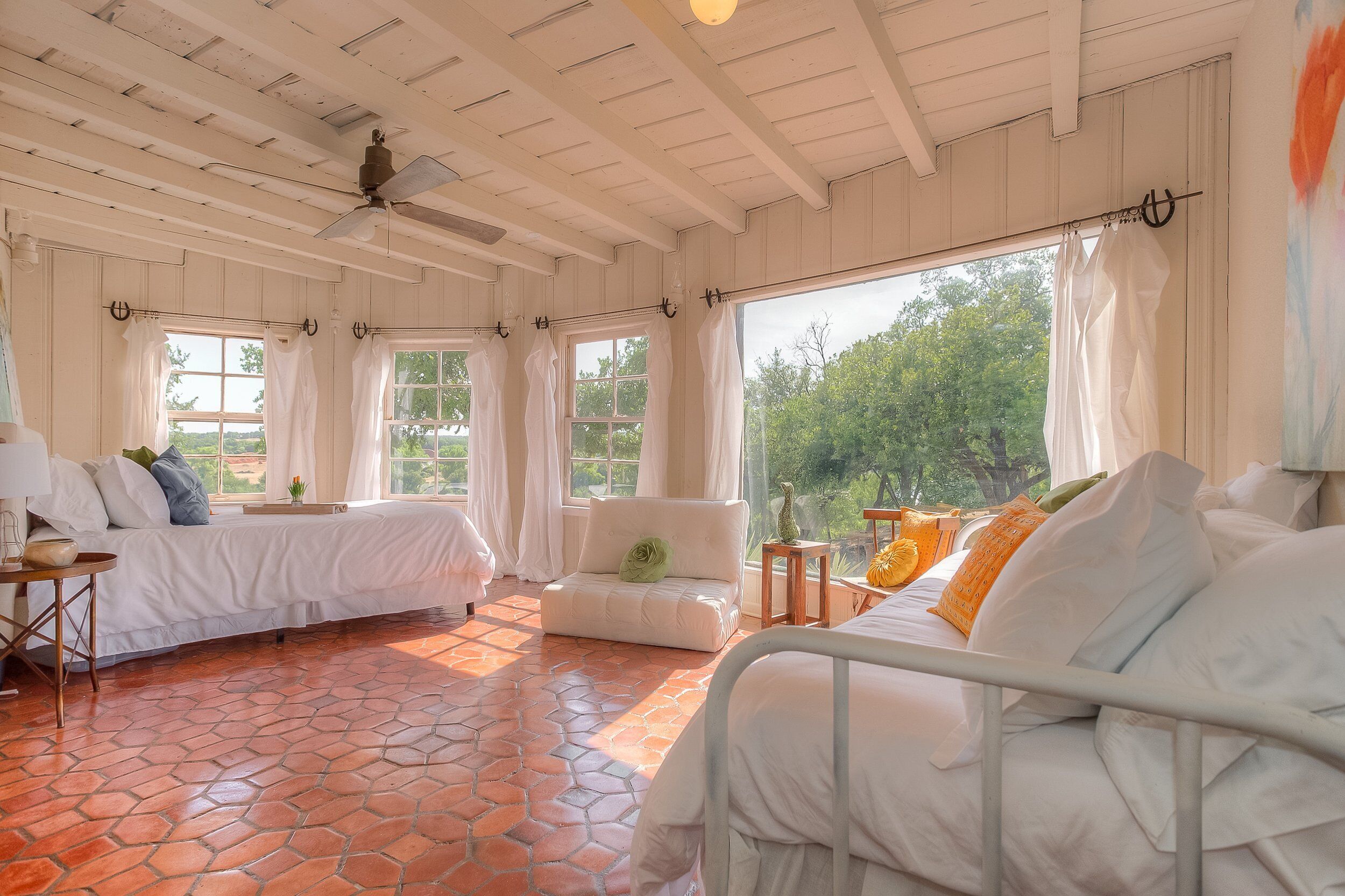 6 chambres, fer et planche à repasser, Wi-Fi gratuit, draps fournis