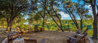 Historic Ranch Lodge + 3 Private Suites Overlooking the Brazos River