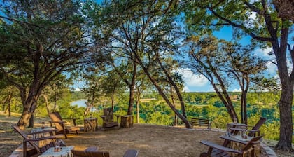 Historic Ranch Lodge + 3 Private Suites Overlooking the Brazos River