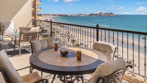 Outdoor dining - Sonoran Sky 708 A Wave From It All Charming Oceanfront (Puerto Peñasco)