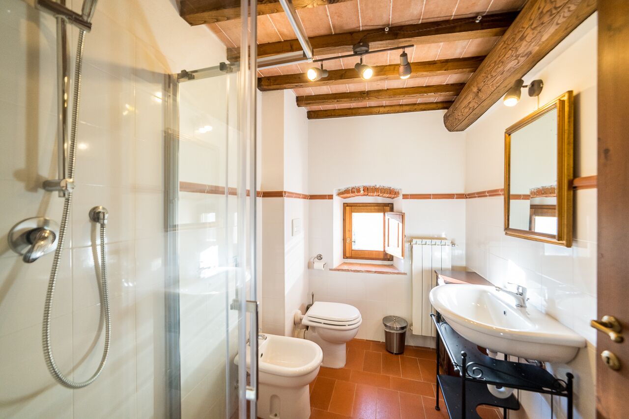 Appartamento Comfort, 2 camere da letto, balcone, vista piscina | Bagno | Doccia, soffione a pioggia, set di cortesia gratuito, asciugacapelli