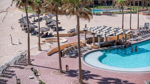 A heated pool - Princesa Resort E-409 Rest Ashored Bright Spacious Facing Sandy Beach Condo (Puerto Peñasco)