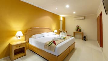 Junior Room | Individually decorated, laptop workspace, blackout curtains, free WiFi