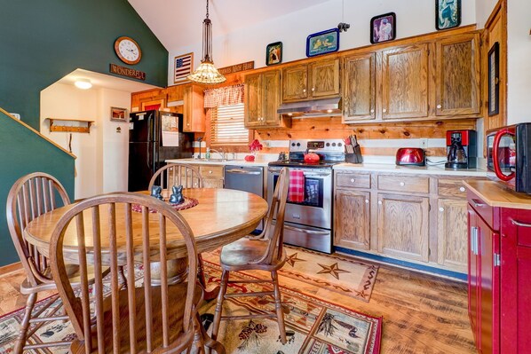 冰箱、微波炉、烤箱、炉灶