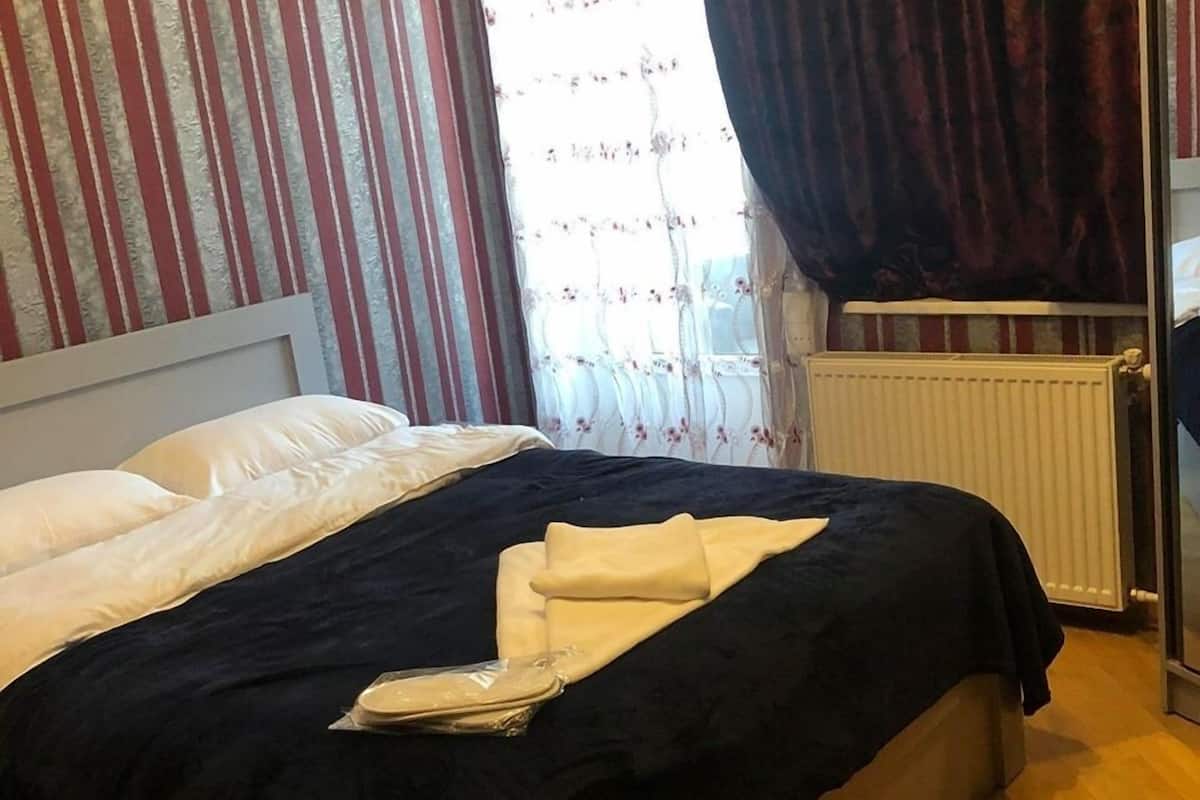 Comfort Double Room | Iron/ironing board, WiFi (free), individually decorated