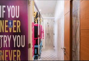Shower, free toiletries, towels