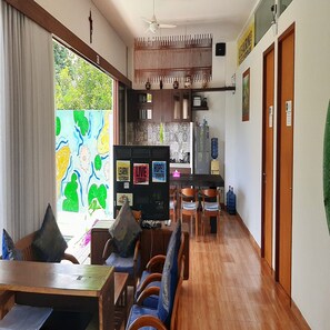 Lobby sitting area - Ozora Tiying Tutul Hostel Canggu - Adults Only (Canggu)